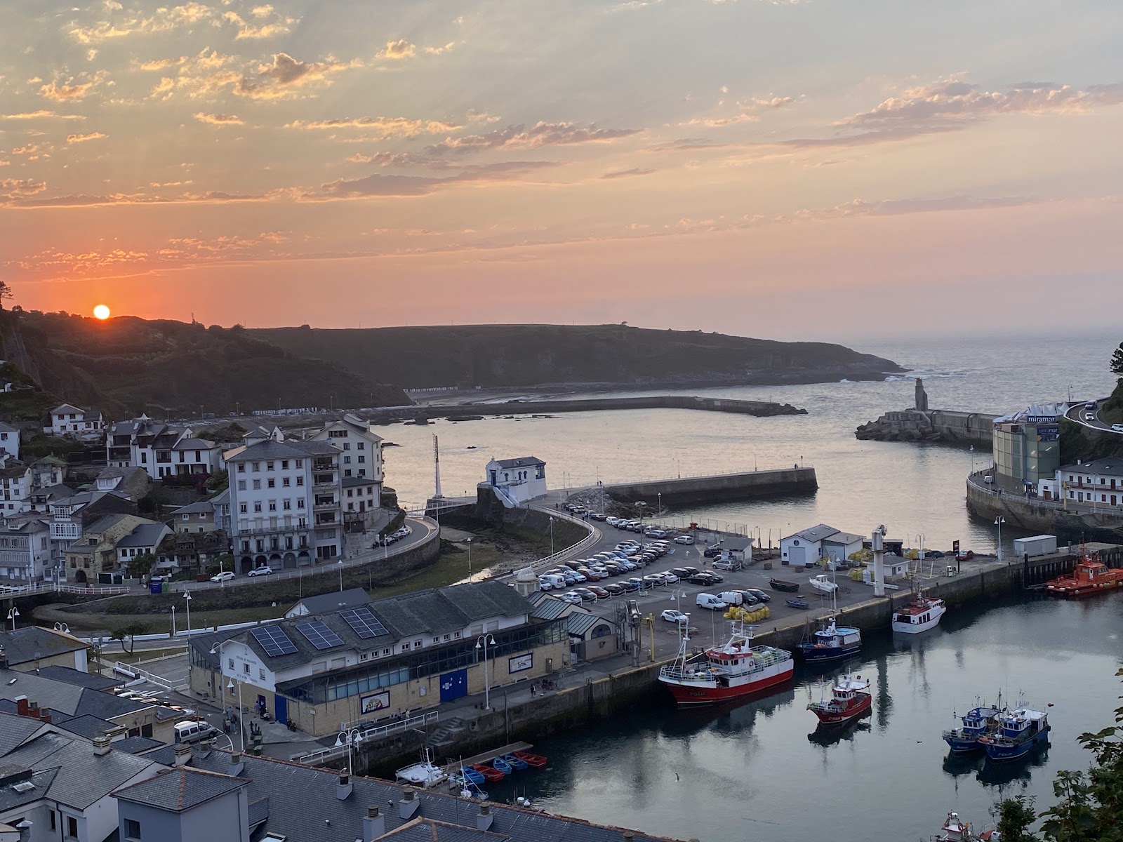 Apartamentos MarYSol, apartment accommodation in Luarca on the Camino del Norte