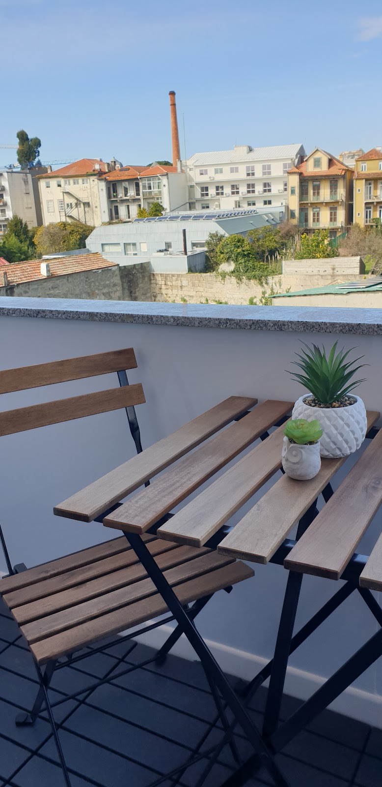 100 Contos, accommodation listing in Porto on the Camino Portuguese