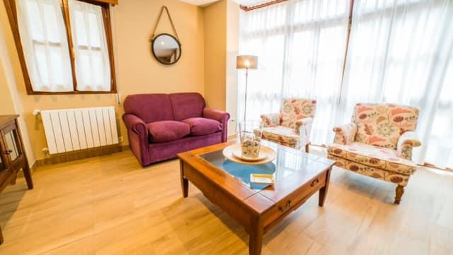 Apartamentos Las Fuentes, apartment accommodation in Llanes on the Camino del Norte