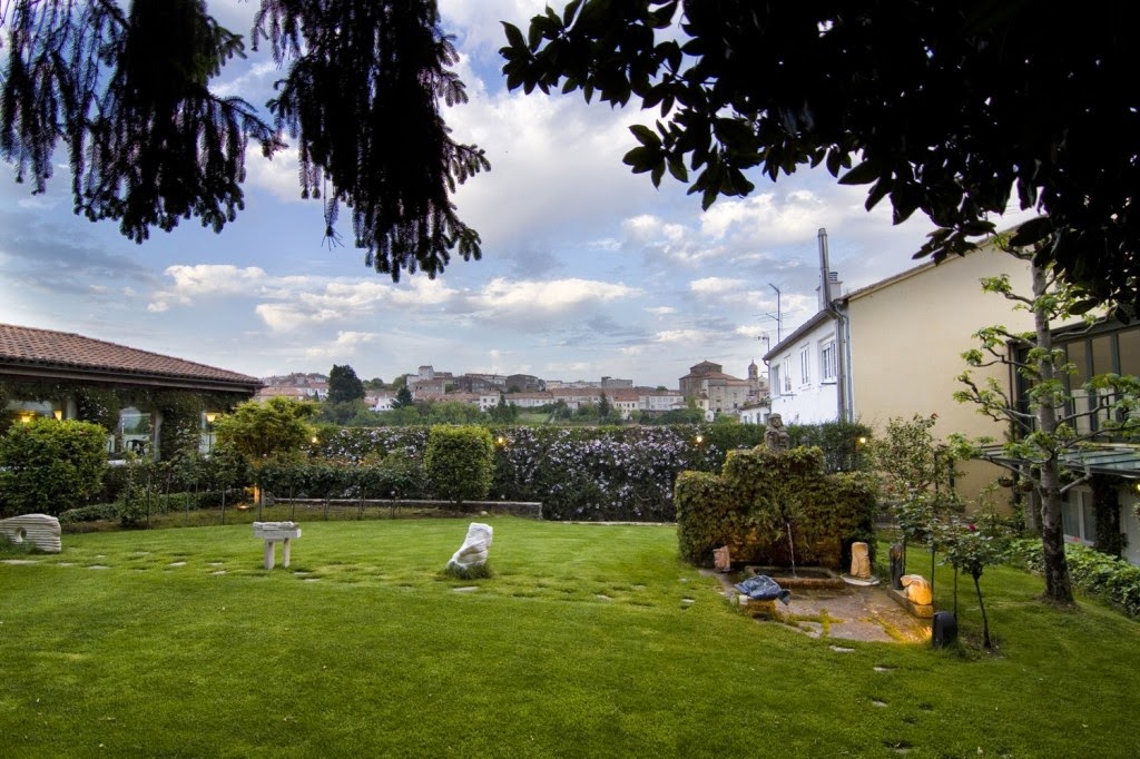 Hotel Virxe da Cerca by Pousadas de Compostela, hotel accommodation in Santiago de Compostela on the Camino Frances