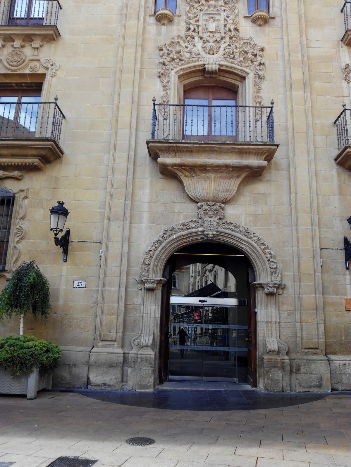Pensión Entreviñas photo 8, guesthouse accommodation in Logroño on the Camino Frances