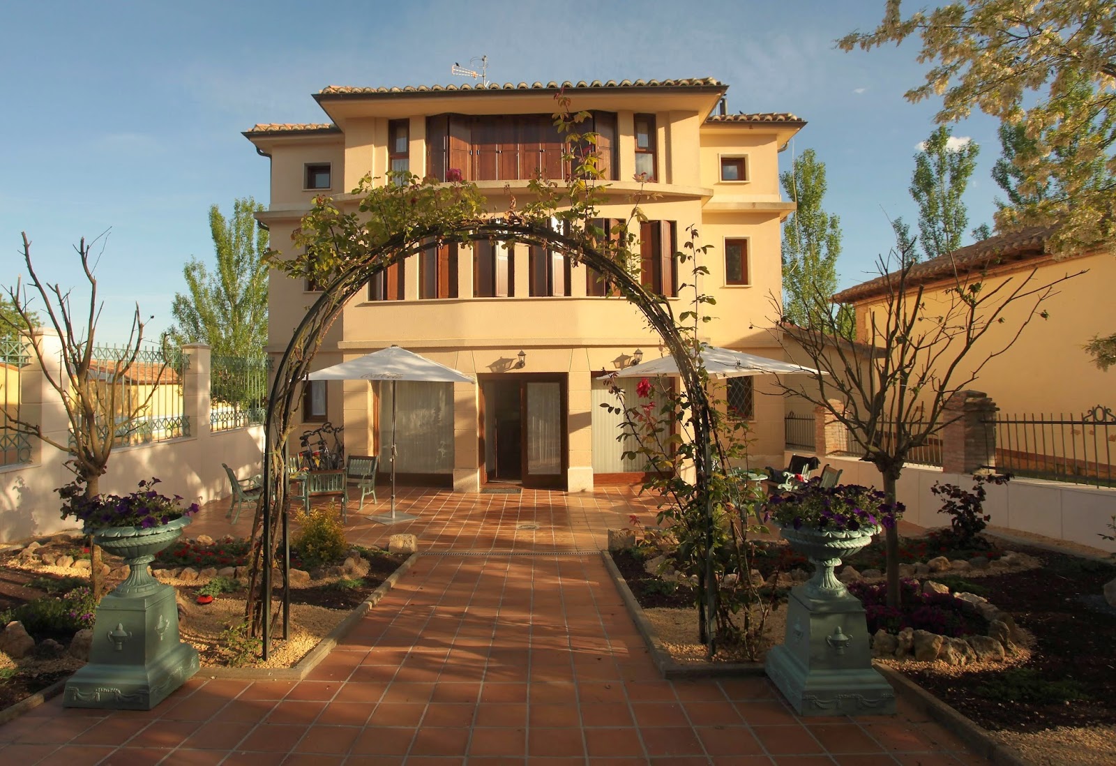 Hostal Infanta Doña Leonor, guesthouse accommodation in Villacázar de Sirga on the Camino Frances