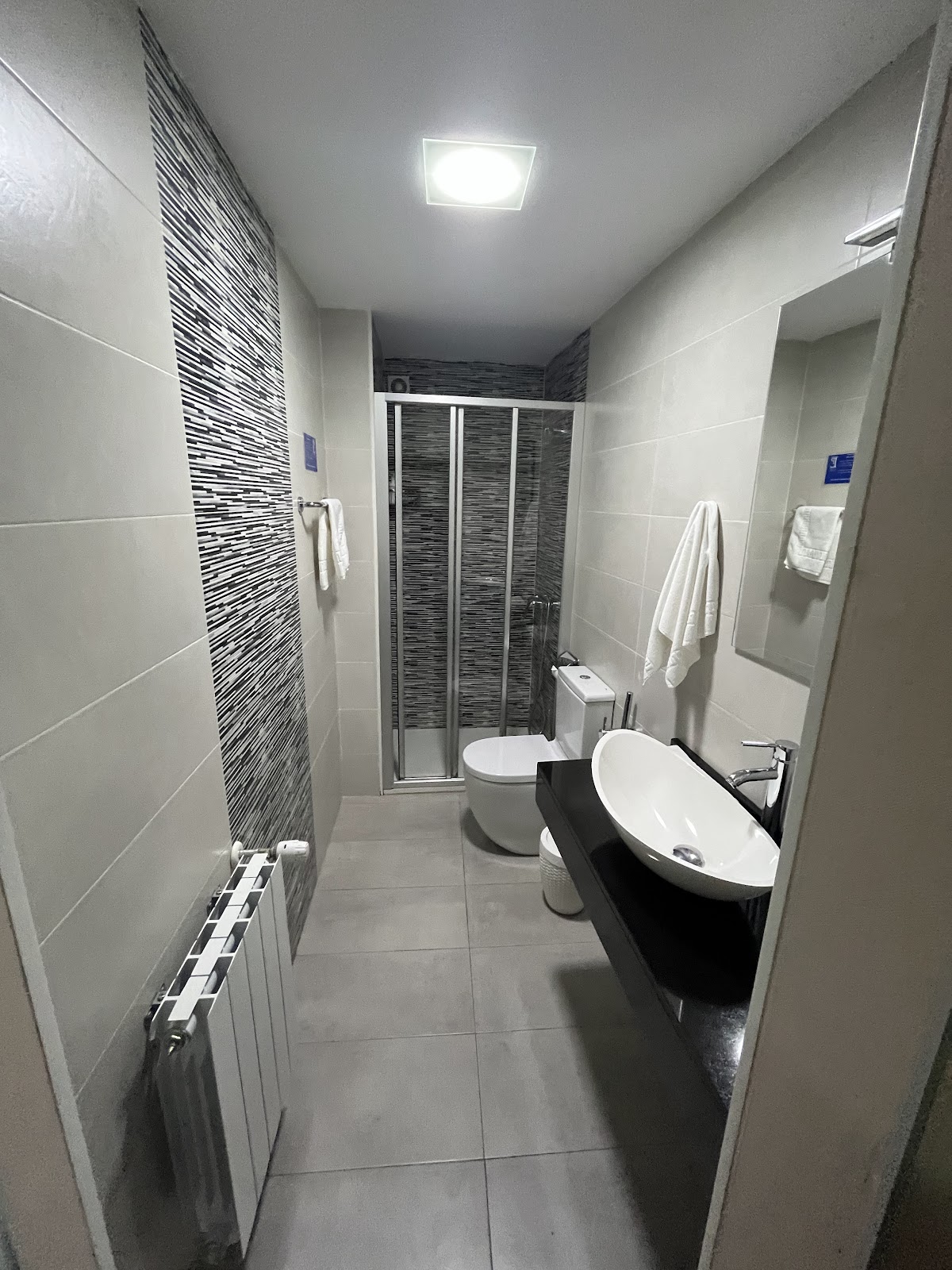 Pensión Laurel - Auto Check-in photo 3, guesthouse accommodation in Logroño on the Camino Frances