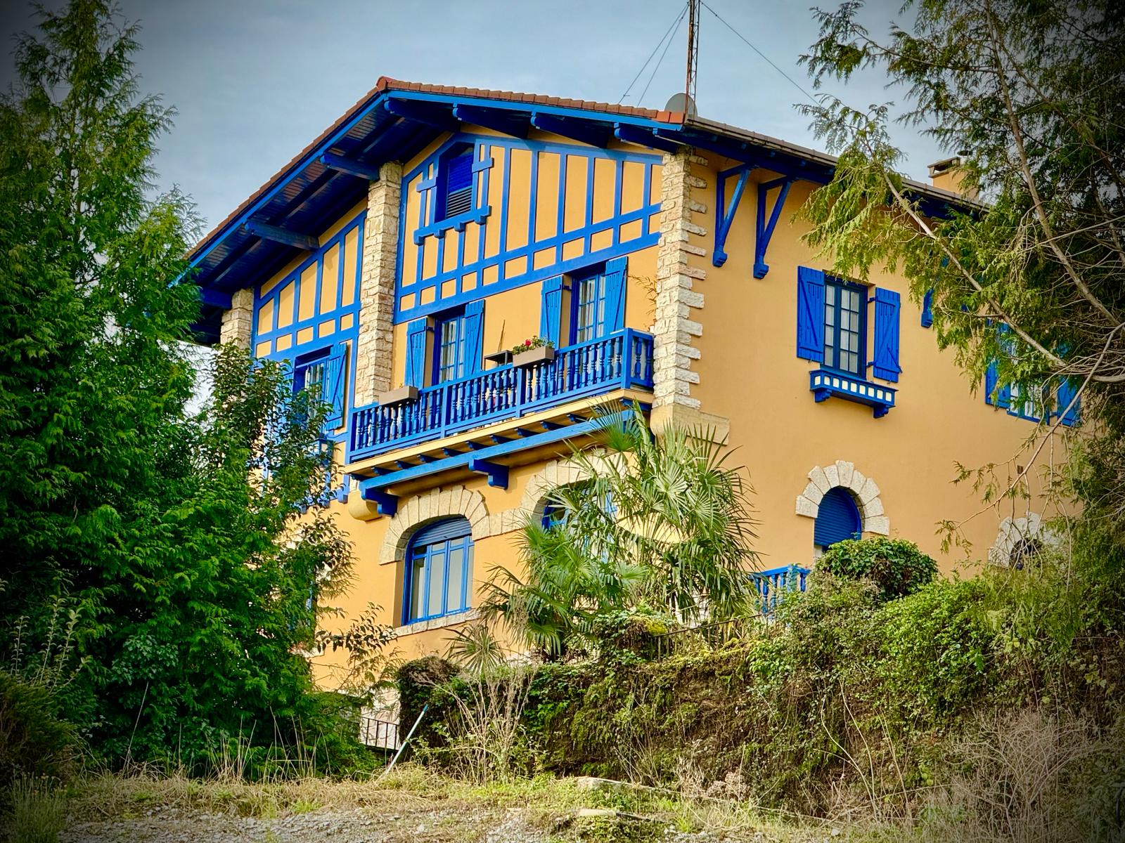 Suites Mendibil, apartment accommodation in Irun on the Camino del Norte