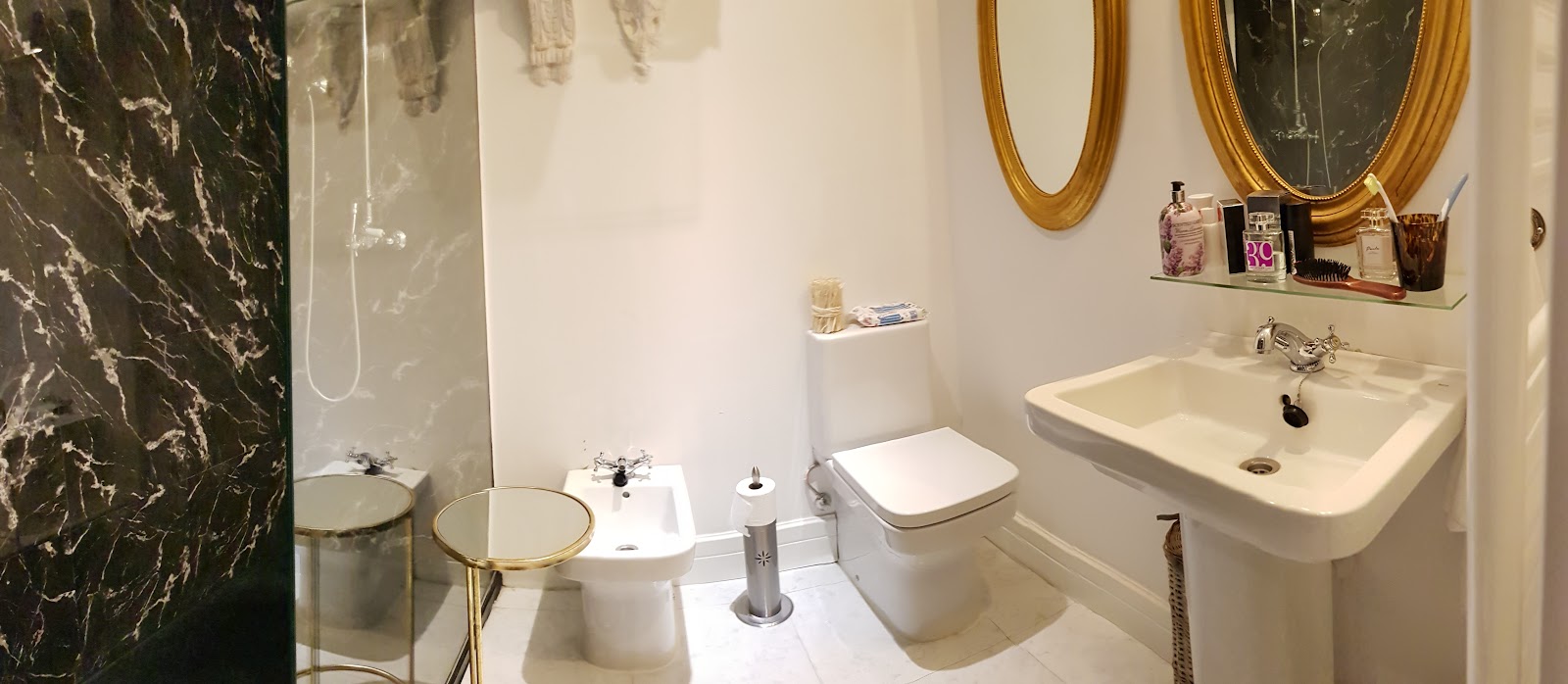 Hotel Purple Dog Suites Tourist Apartments photo 3, accommodation listing in León on the Camino Frances