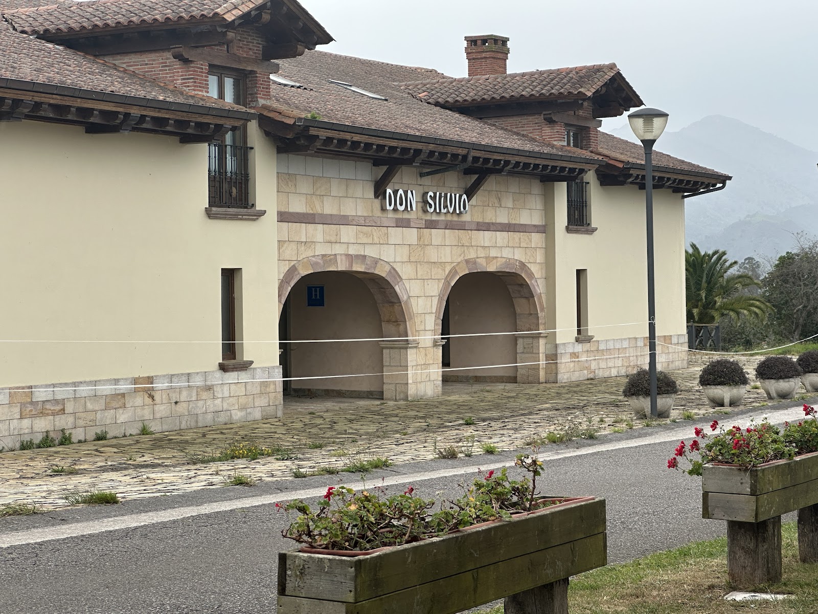 Hotel Don Silvio & Spa, hotel accommodation in La Franca on the Camino del Norte