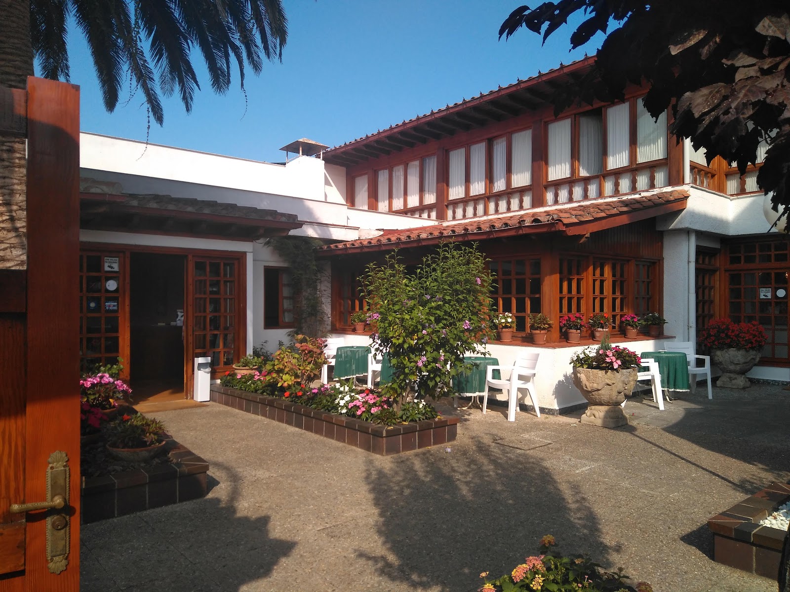 Hotel Montecristo, hotel accommodation in Laredo on the Camino del Norte