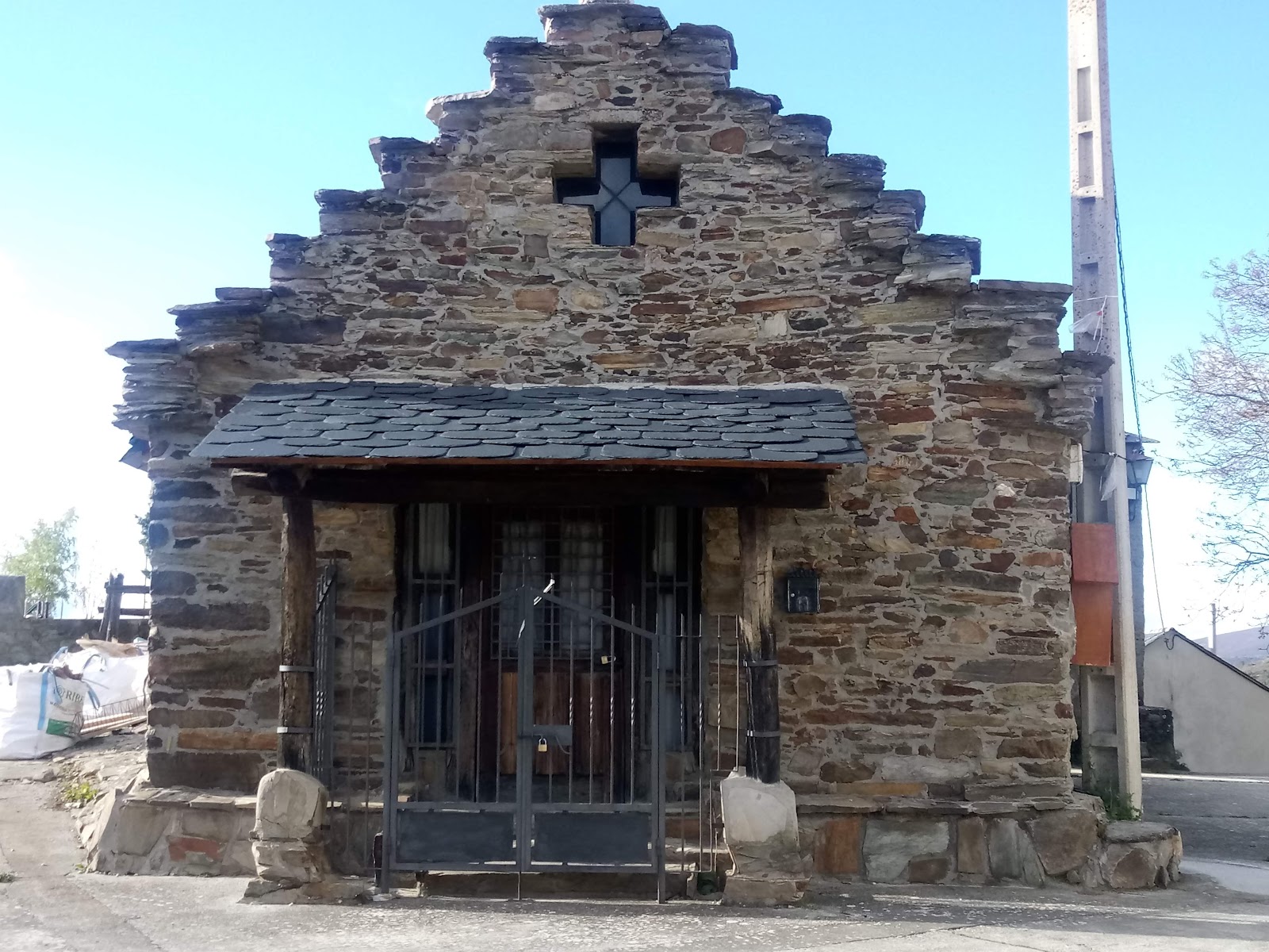 Meson El Acebo photo 10, hostel accommodation in El Acebo on the Camino Frances
