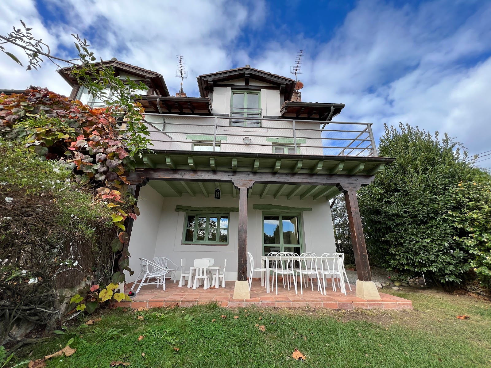 La Casa Blanca de El Tejo photo 4, guesthouse accommodation in Casa Albertino on the Camino del Norte