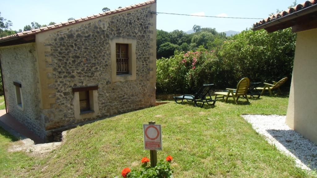 Apartamentos Playa La Franca, apartment accommodation in La Franca on the Camino del Norte