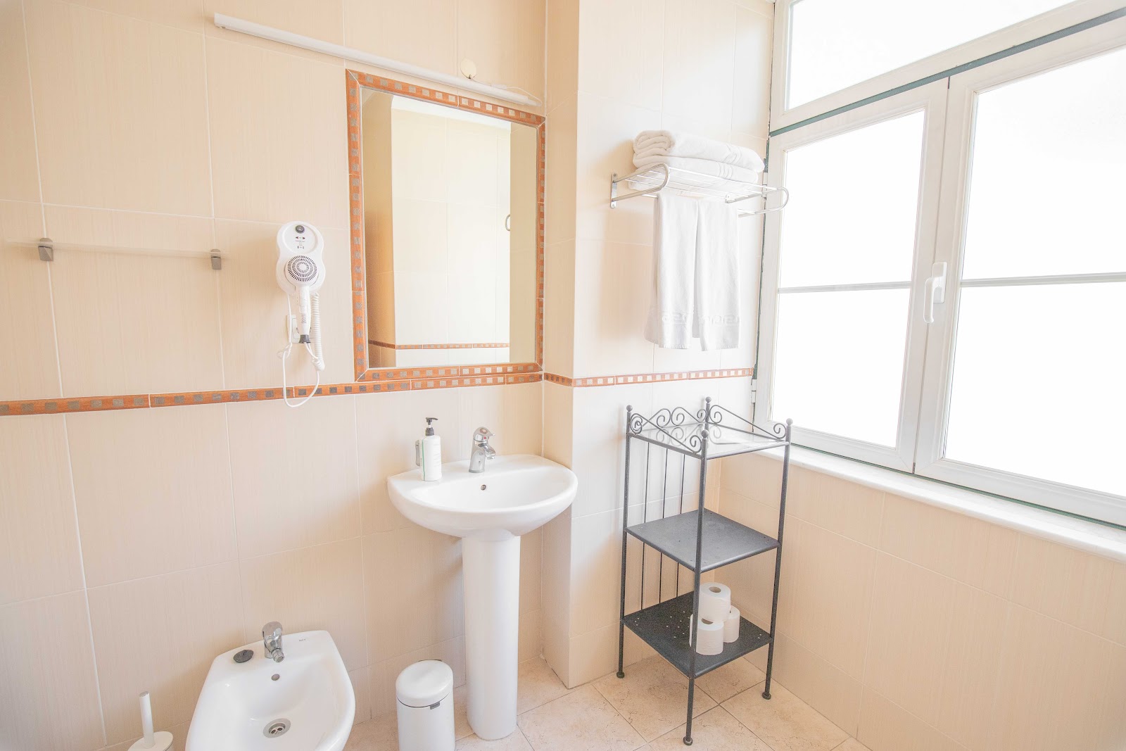 Grande Pensao Residencial Alcobia photo 6, hotel accommodation in Lisbon on the Camino Portuguese