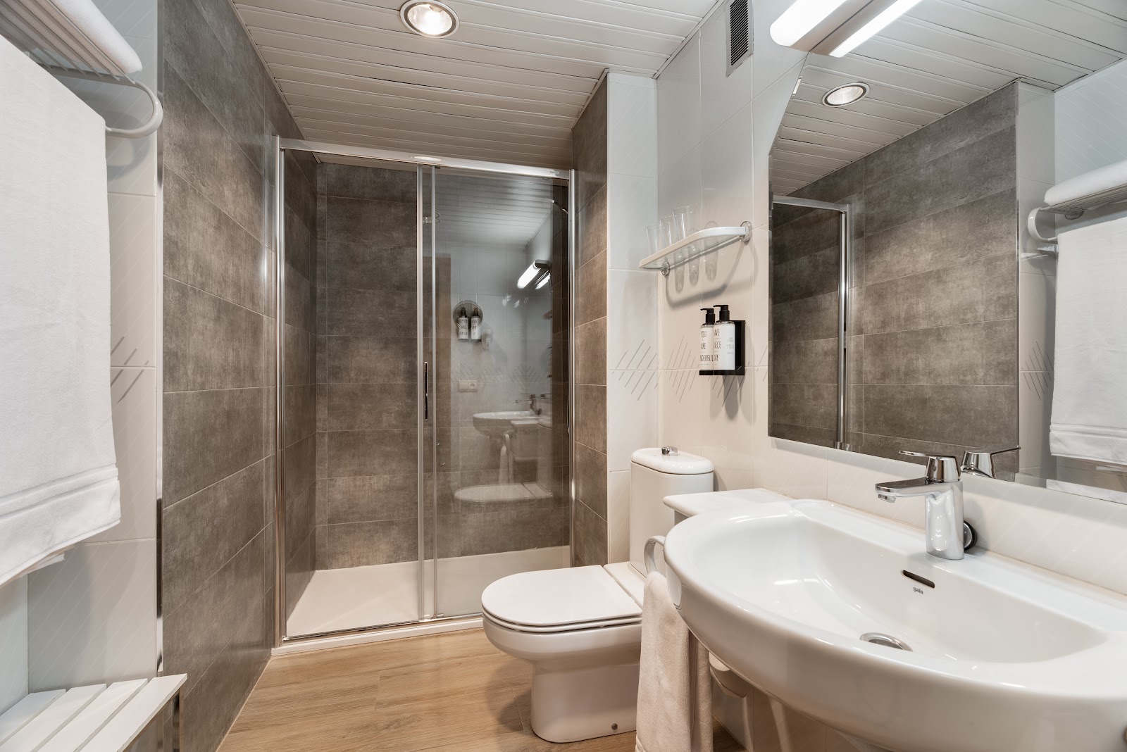 Hotel Almirante Bonifaz photo 8, hotel accommodation in Burgos on the Camino Frances