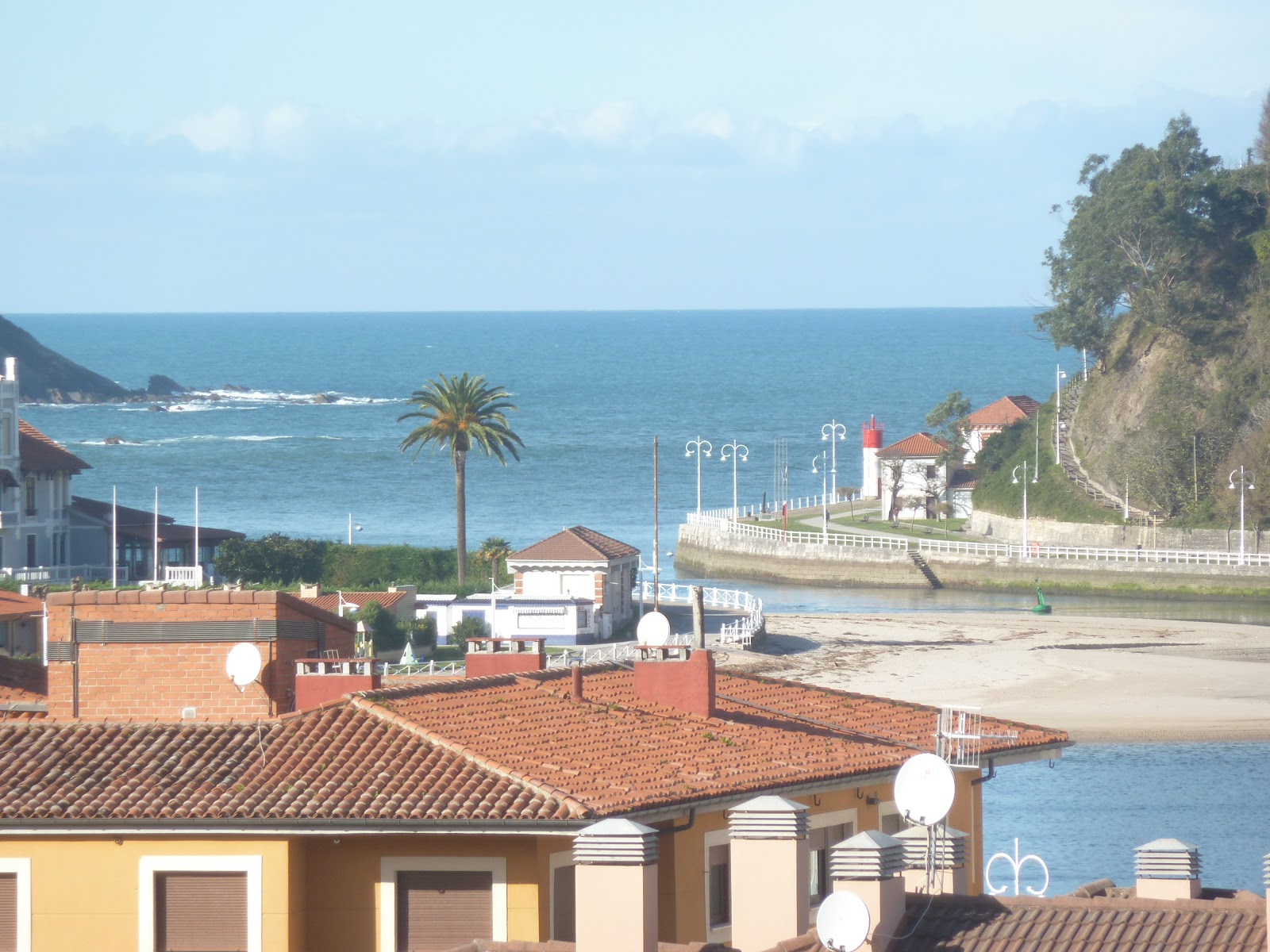 Apartamento Playa de La Atalaya, apartment accommodation in Ribadesella on the Camino del Norte