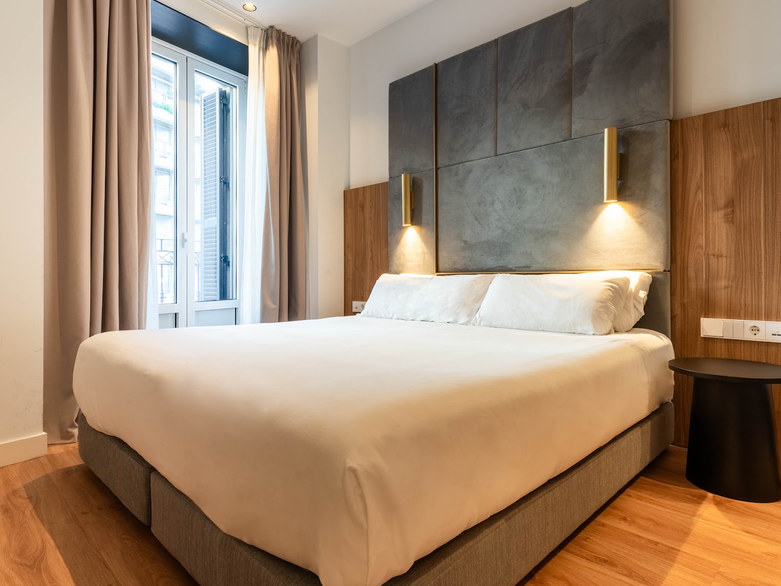 Limehome San Sebastian Zubieta Kalea, apartment accommodation in San Sebastian on the Camino del Norte