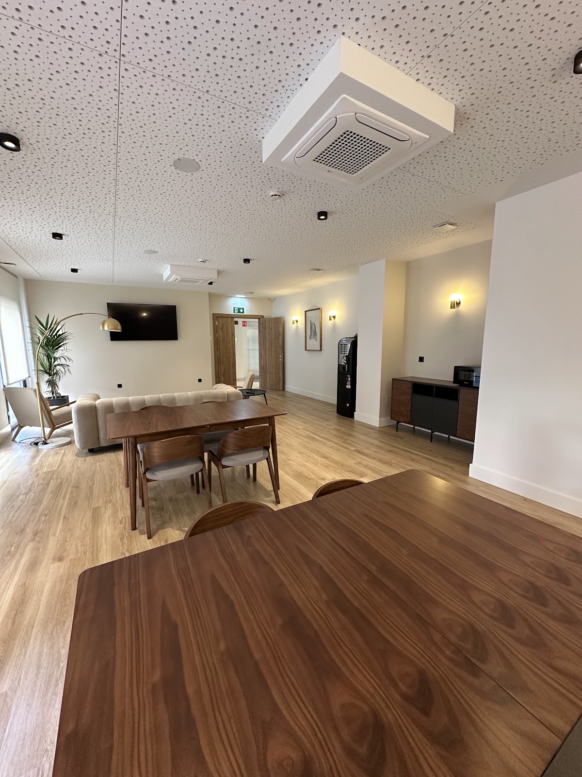 FC LOS CUBOS AUTO CHECK-IN photo 9, accommodation listing in León on the Camino Frances