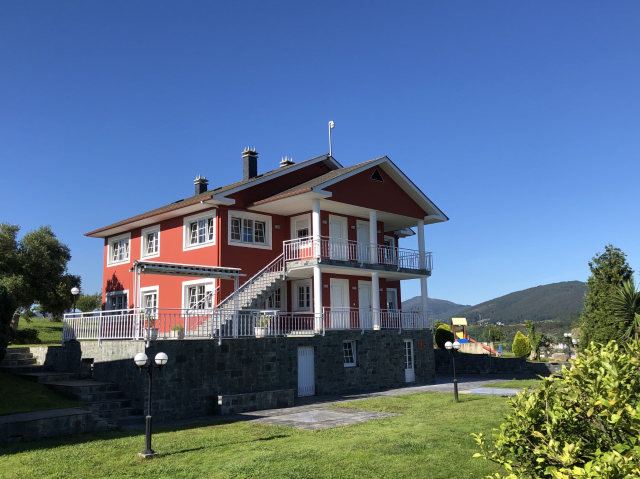 Apartamentos Montemar, apartment accommodation in Navia on the Camino del Norte