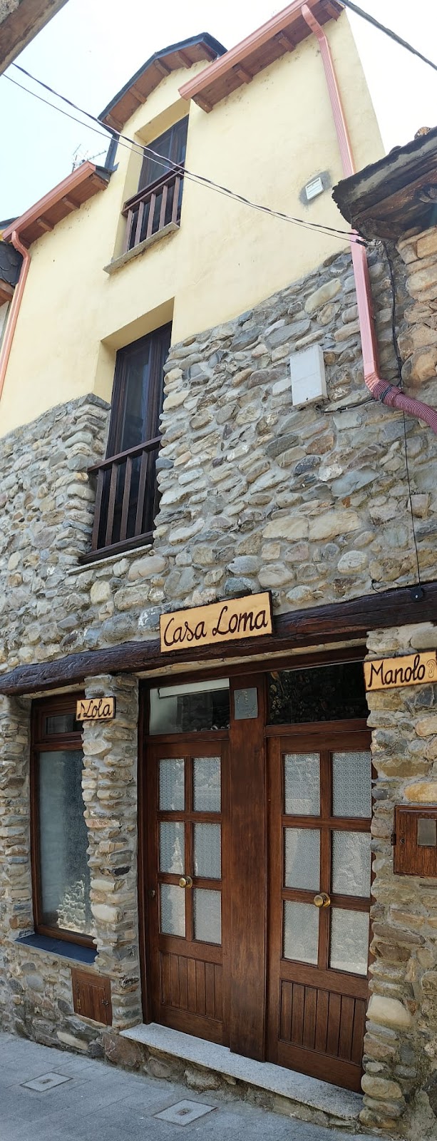 Casa Loma, villa accommodation in Molinaseca on the Camino Frances