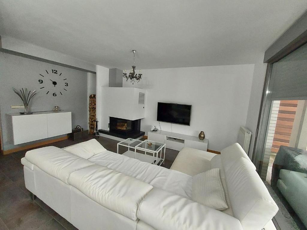 Adosado en Cirueña con Chimenea y barbacoa photo 2, accommodation listing in Cirueña on the Camino Frances