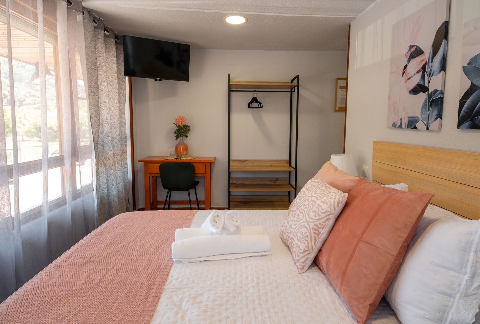 EMAROOMS photo 9, hotel accommodation in Laredo on the Camino del Norte