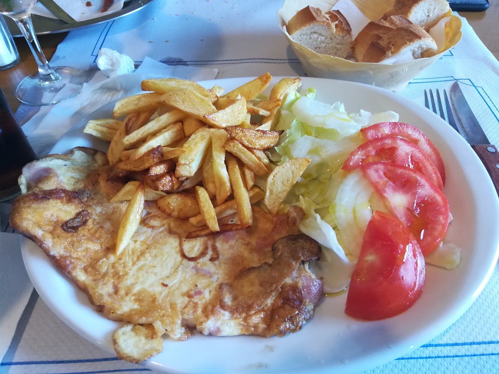 Hostal El Redondel photo 3, accommodation listing in Almuña on the Camino del Norte