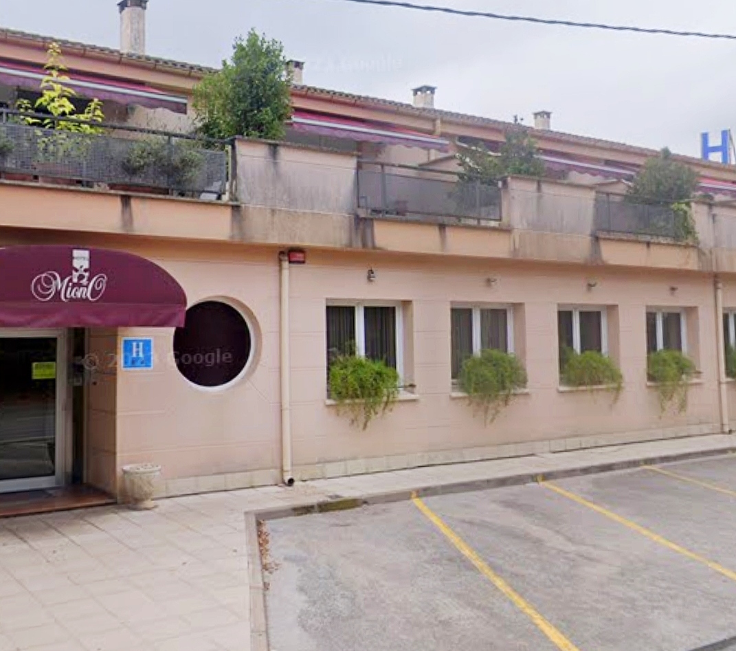 Hotel Suite Mioño Castro Urdiales, hotel accommodation in Santullán on the Camino del Norte