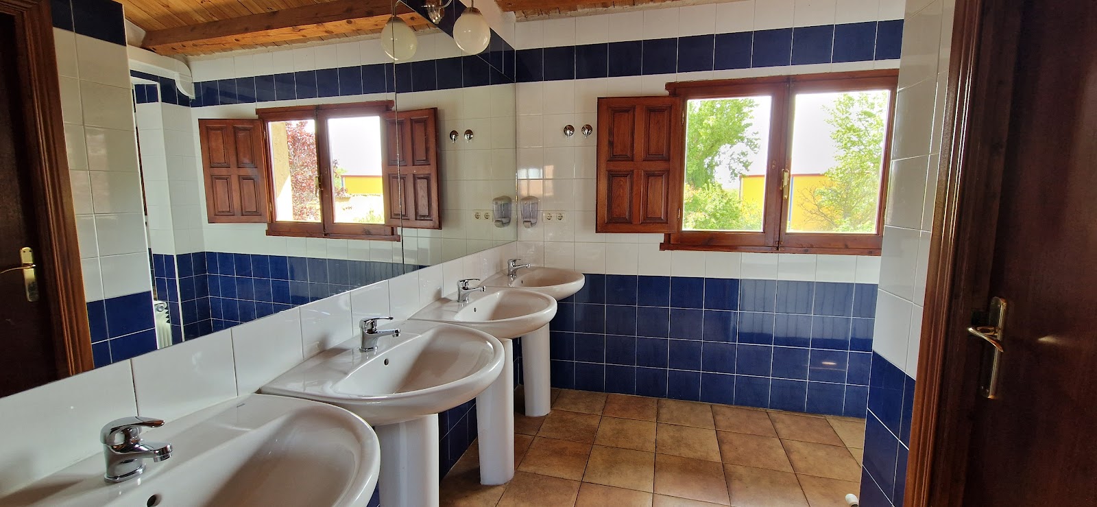 Albergue Laganares photo 4, hostel accommodation in San Nicolás del Real Camino on the Camino Frances