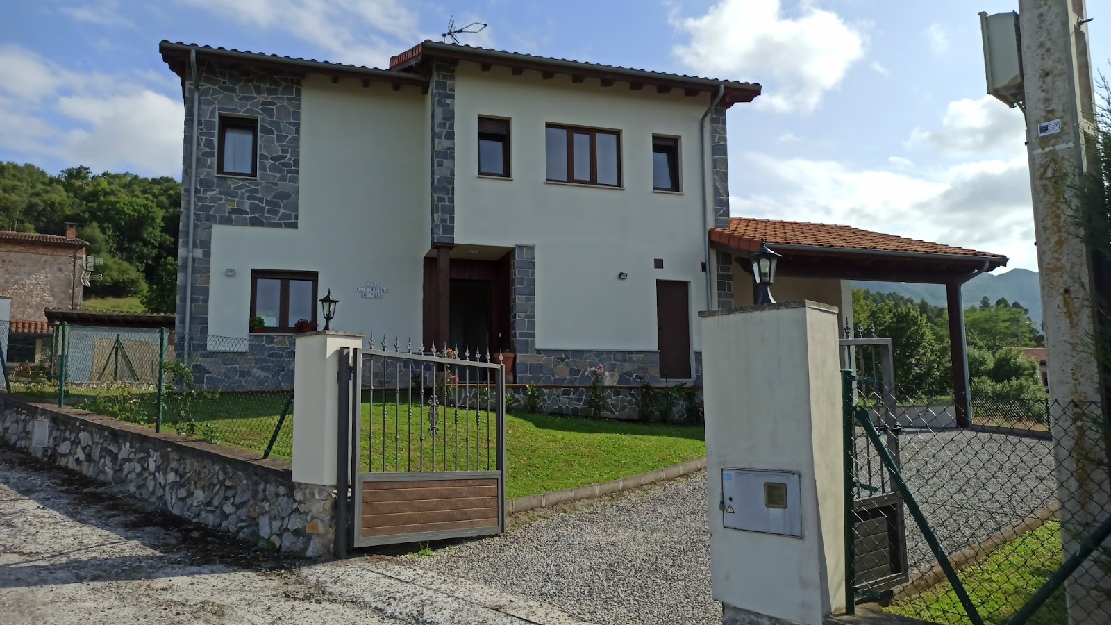 Casa El Limonero de Pría, hotel accommodation in Piñeres on the Camino del Norte