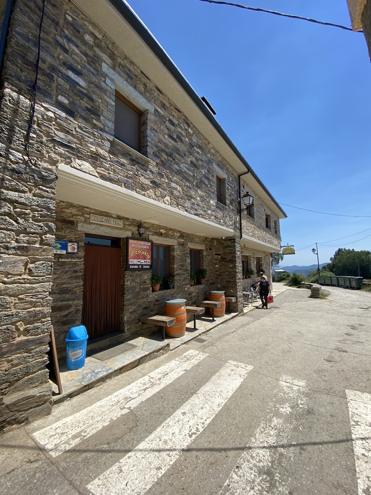 Bar Albergue La Escuela photo 3, hostel accommodation in Laguna de Castilla on the Camino Frances