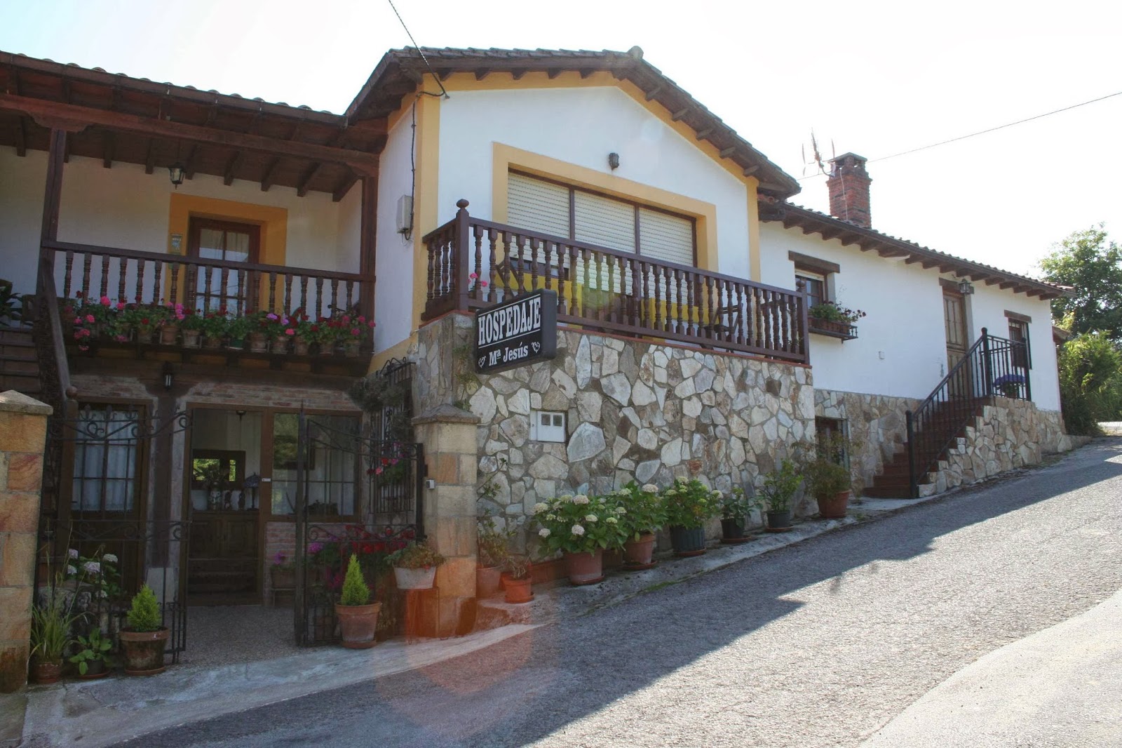 Accommodation Maria Jesus, guesthouse accommodation in Santillana del Mar on the Camino del Norte