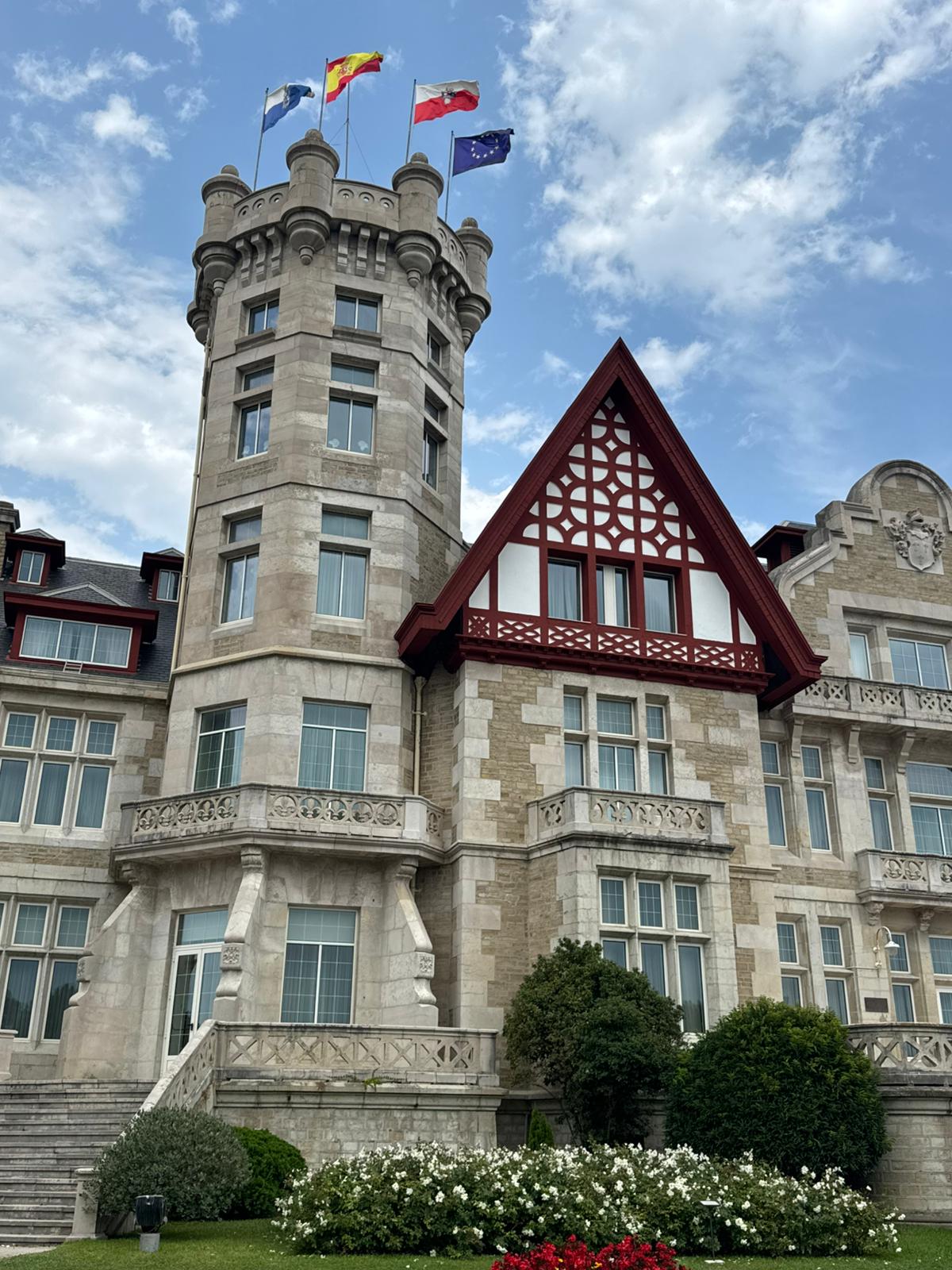 Villa Olas y Llamas, villa accommodation in Santander on the Camino del Norte