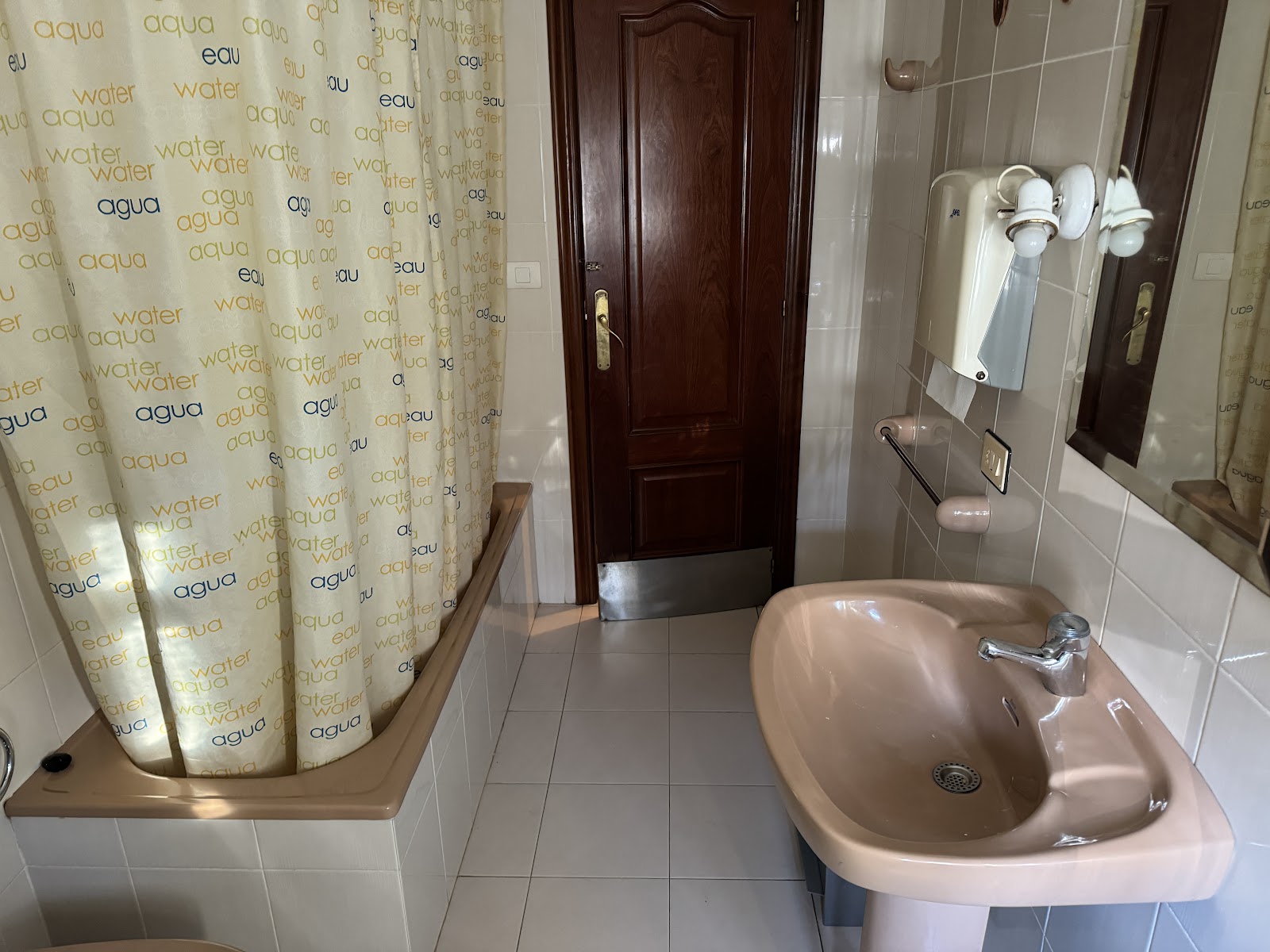 Albergue Berce do Camiño photo 10, hostel accommodation in Triacastela on the Camino Frances