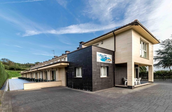 Playa De Toro Apartamentos, hotel accommodation in Llanes on the Camino del Norte