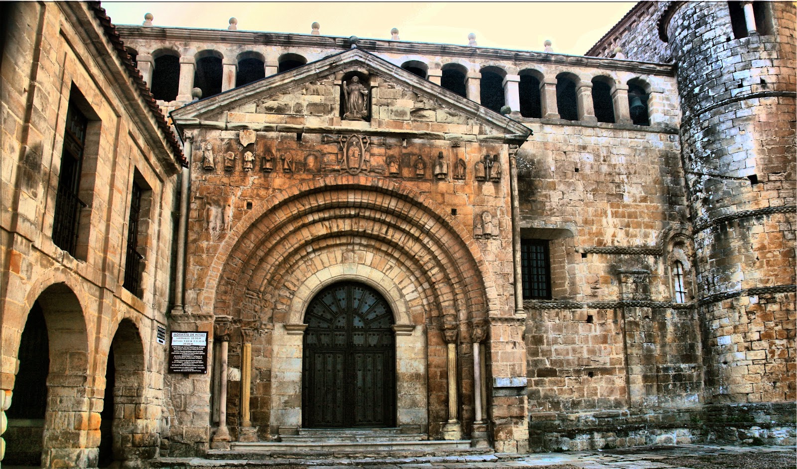 Hotel Colegiata, hotel accommodation in Santillana del Mar on the Camino del Norte