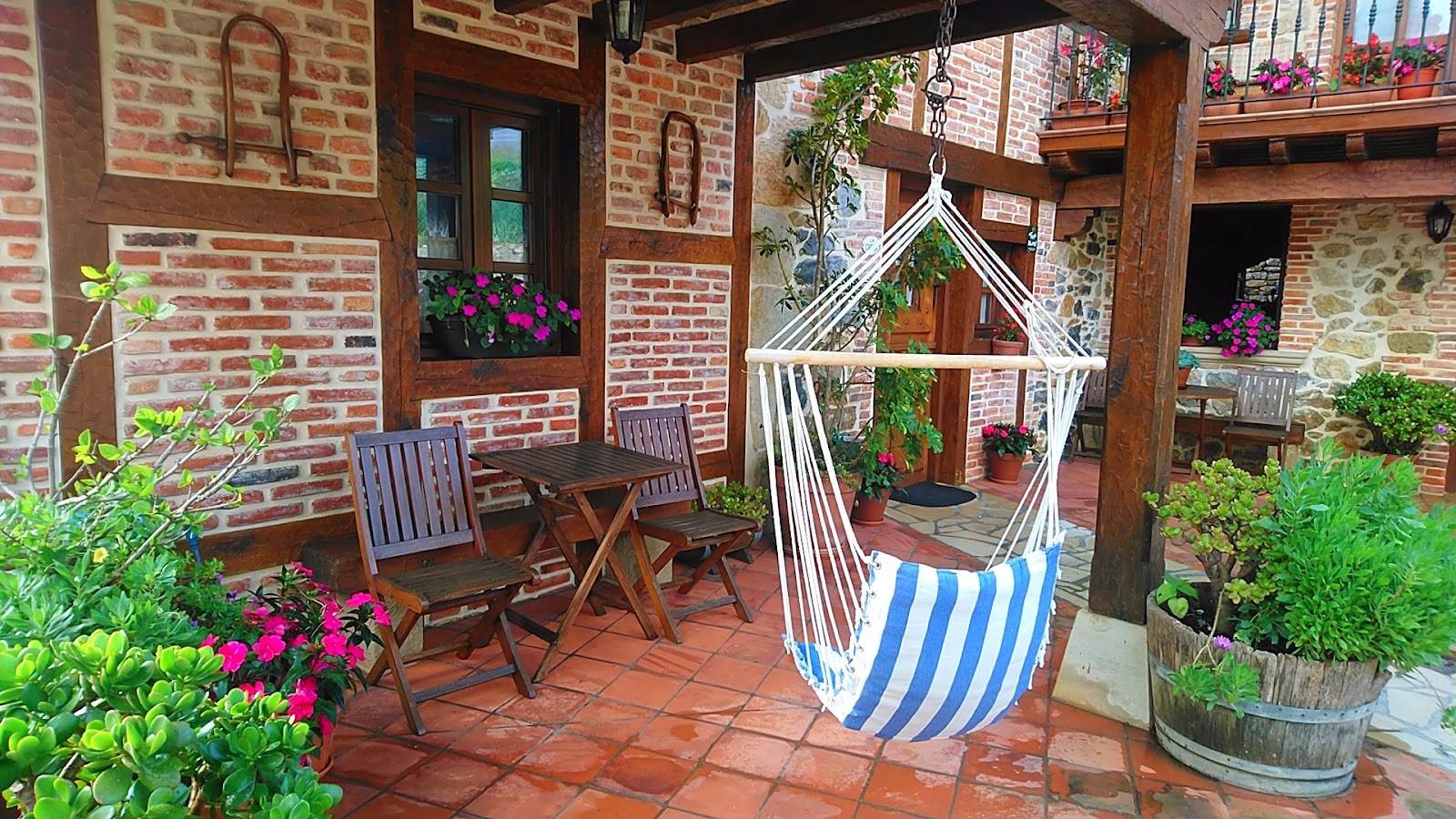 Viviendas Rurales las Fontanias, hotel accommodation in Cóbreces on the Camino del Norte
