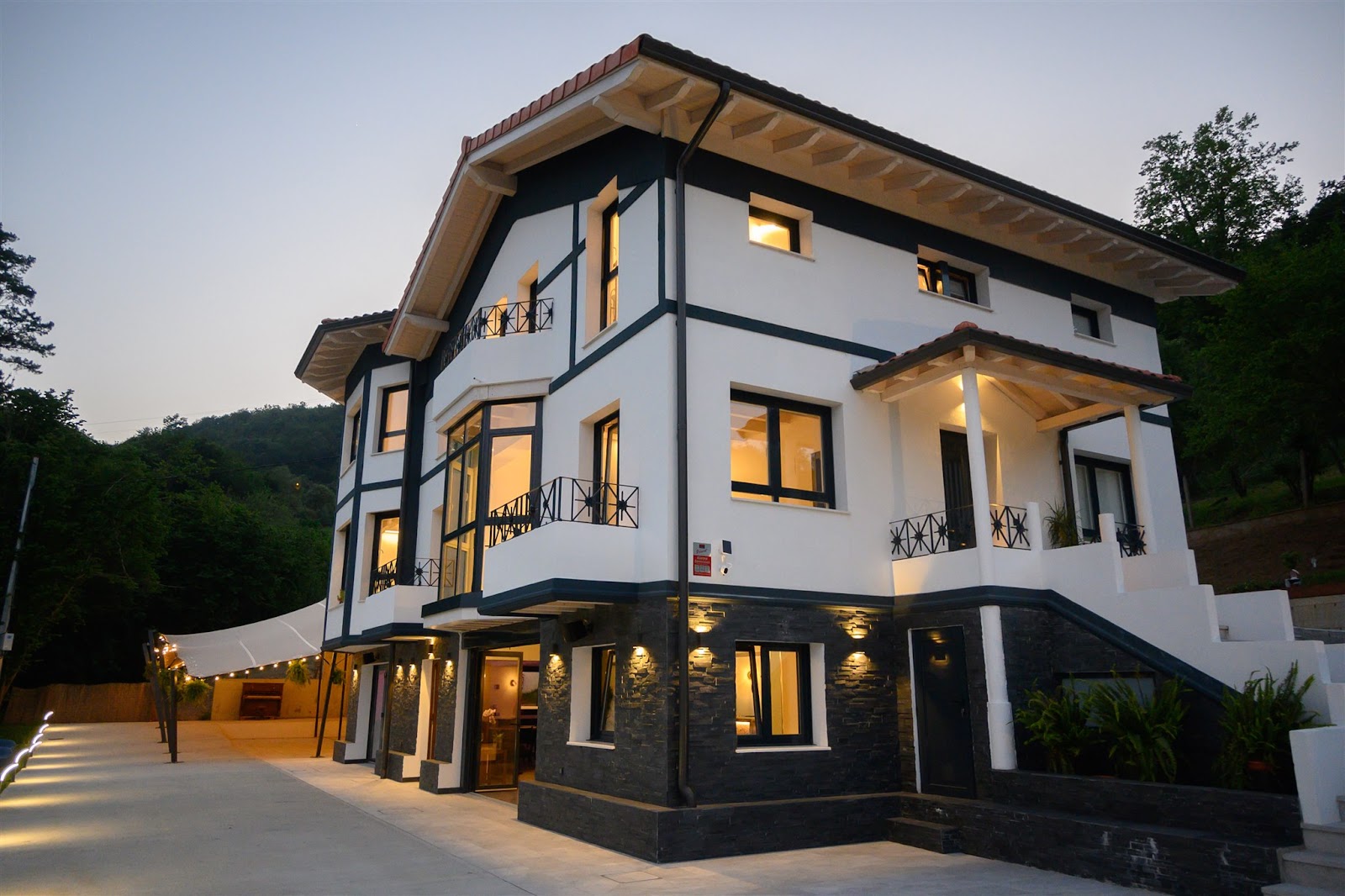 Neguetxea Boutique Guest House, guesthouse accommodation in Guernica on the Camino del Norte