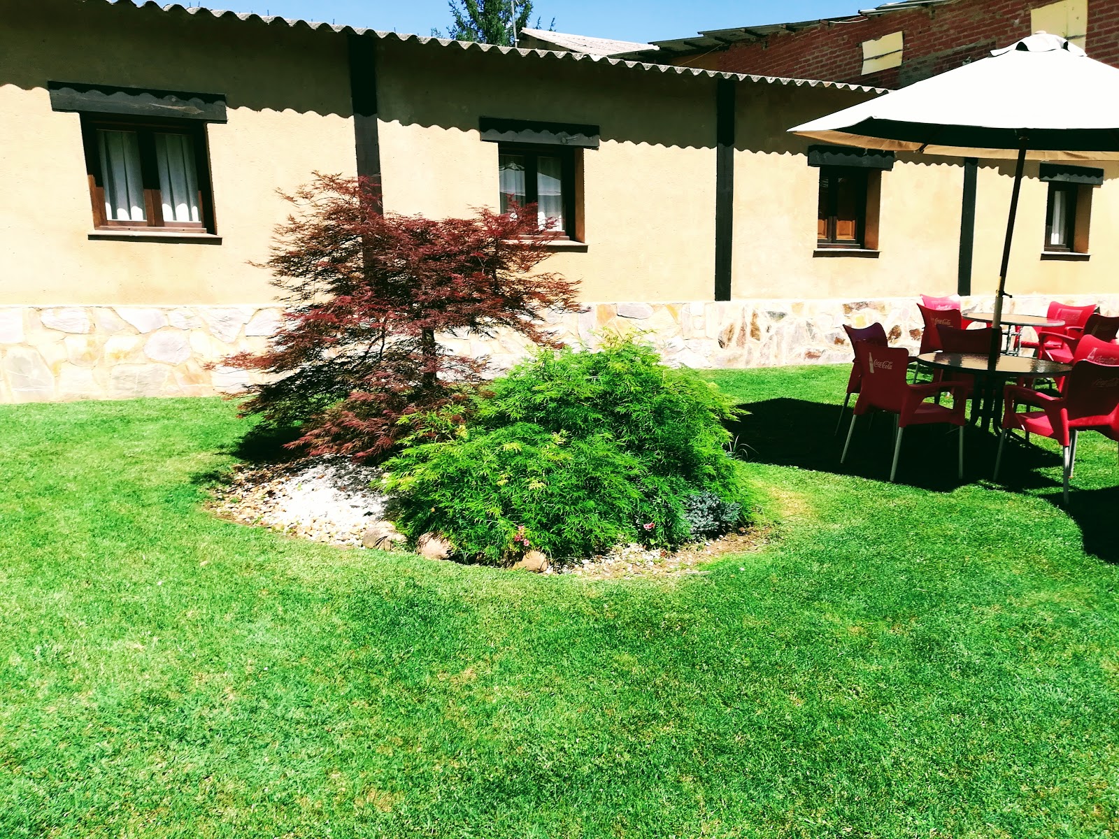 Albergue San Pelayo, hostel accommodation in Puente Villarente on the Camino Frances