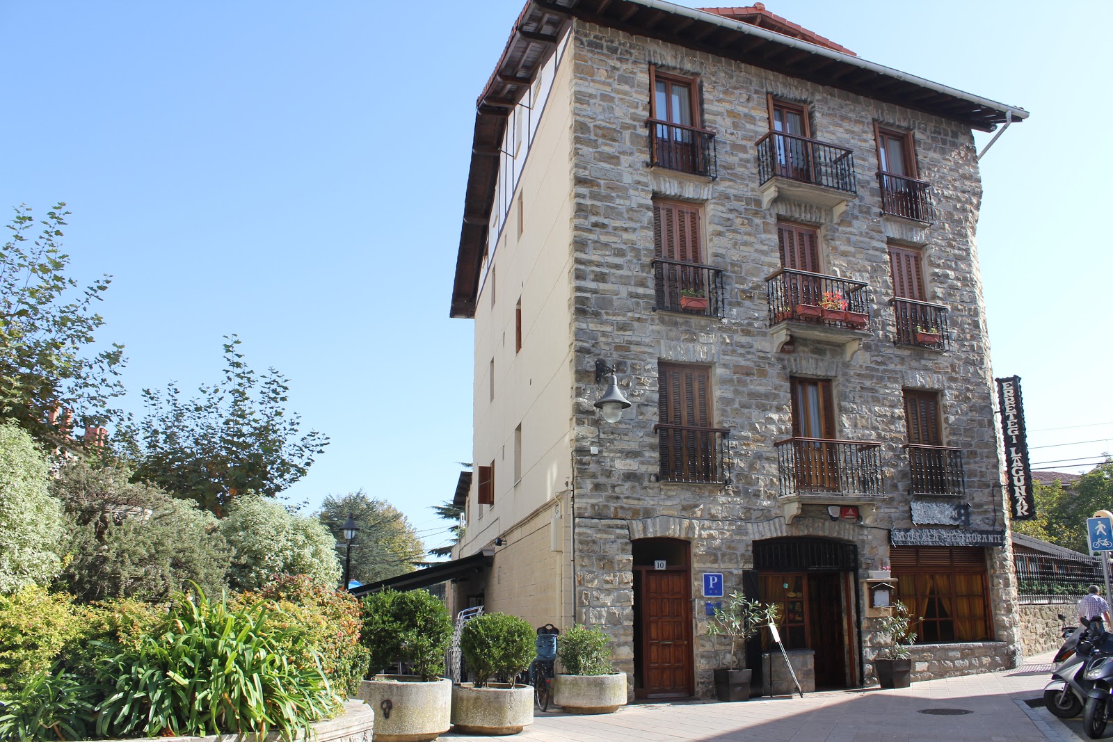 Asador Lagunak, guesthouse accommodation in Zarautz on the Camino del Norte