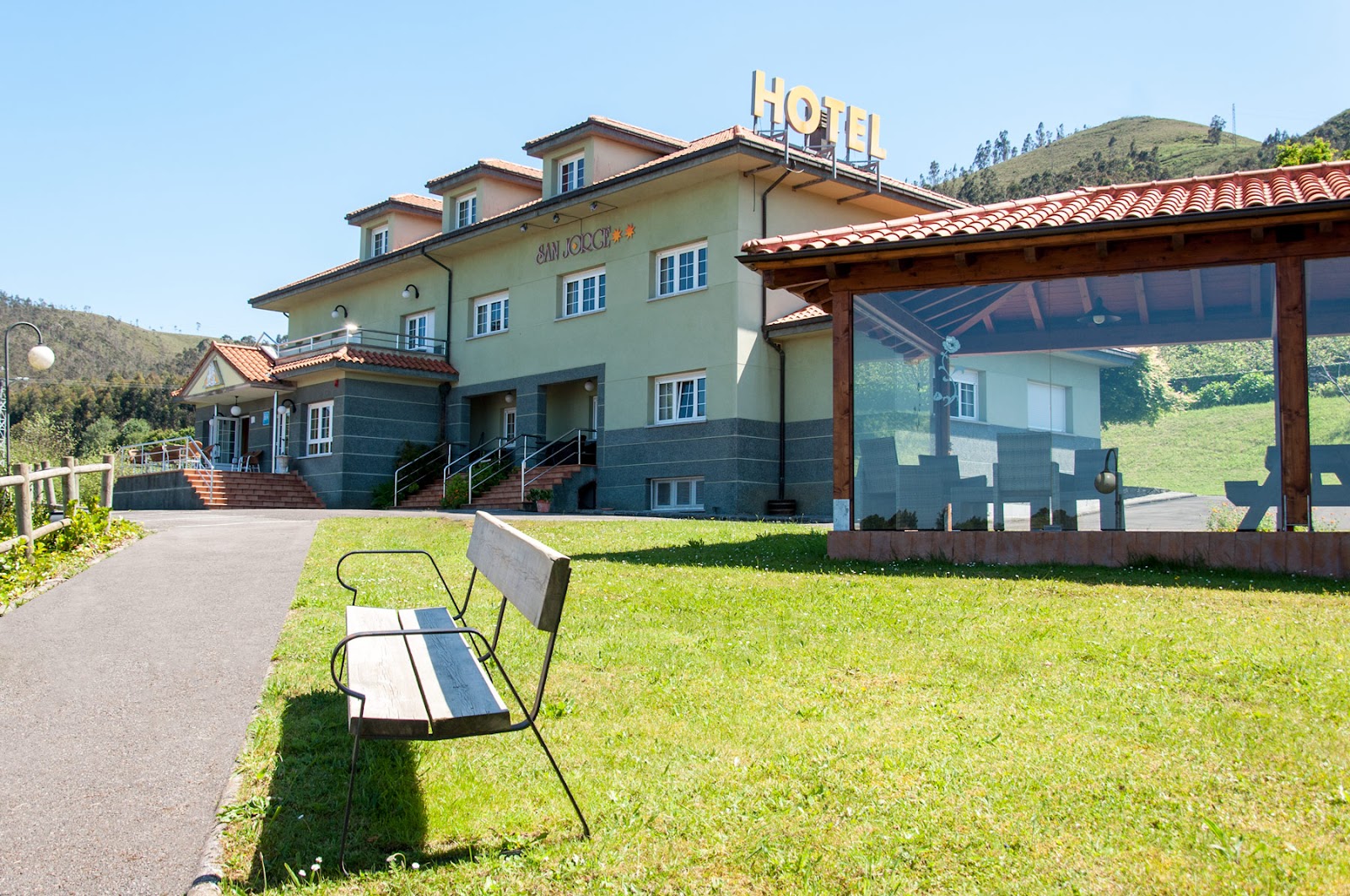 Hotel San Jorge, hotel accommodation in Nueva on the Camino del Norte