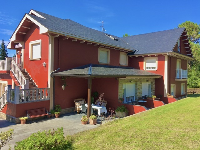 Casa Manoli photo 7, hotel accommodation in Almuña on the Camino del Norte