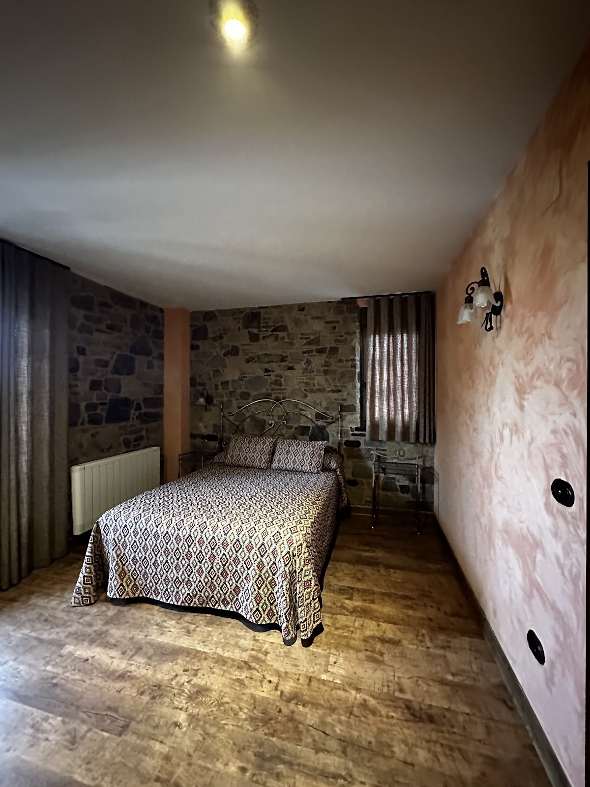 La Casa del Peregrino photo 4, hostel accommodation in El Acebo on the Camino Frances