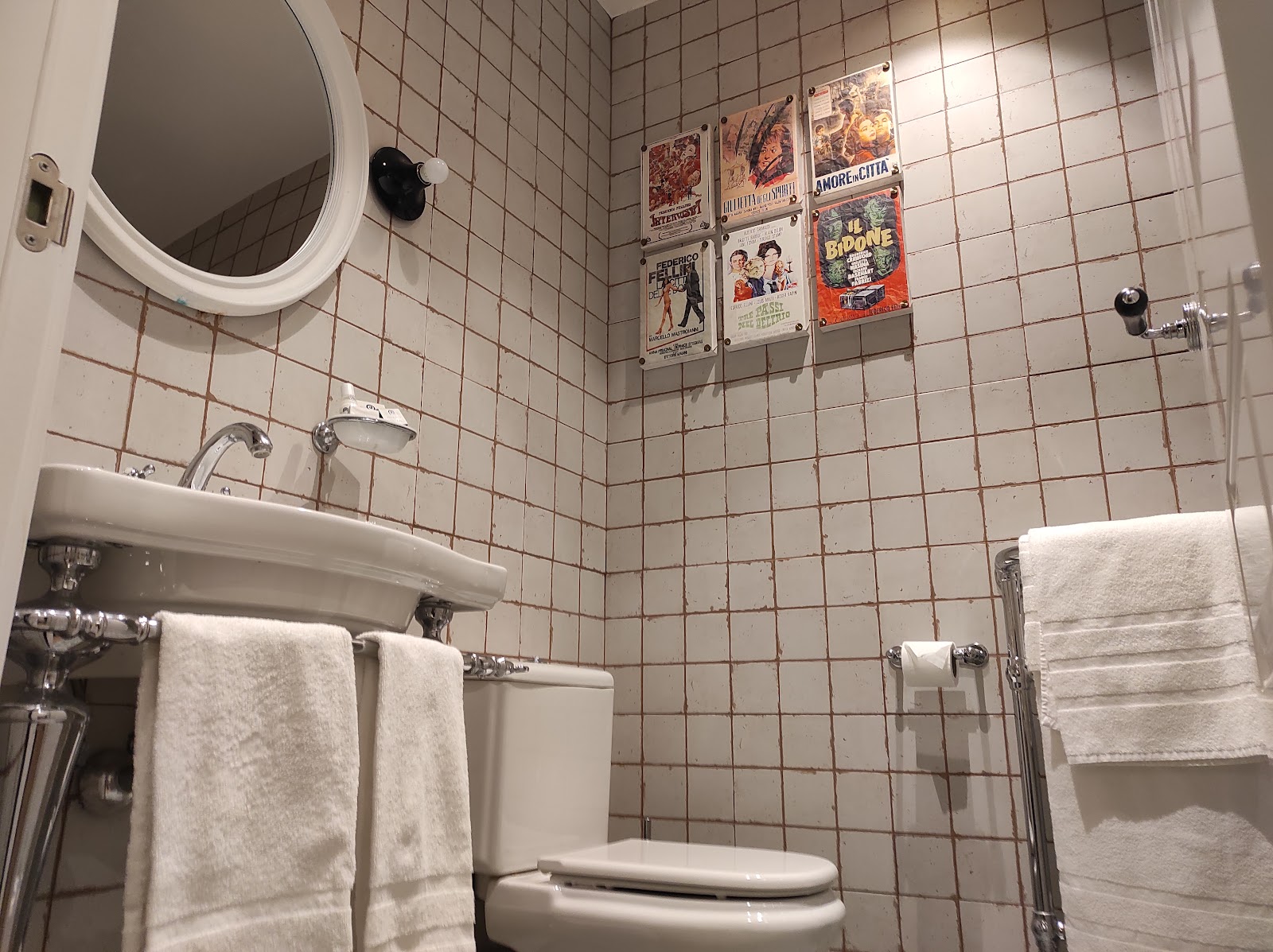 Pension Boutique Caravan Cinema photo 3, pension accommodation in Bilbao on the Camino del Norte