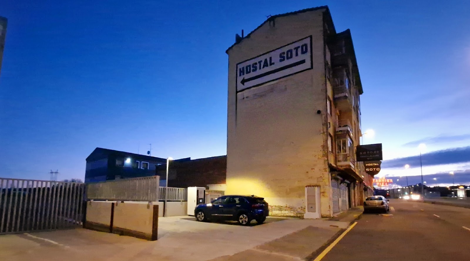 Hostal Soto, guesthouse accommodation in La Virgen del Camino on the Camino Frances