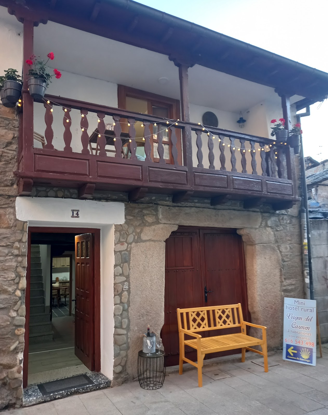 Hotel rural virgen del carmen, hotel accommodation in Molinaseca on the Camino Frances