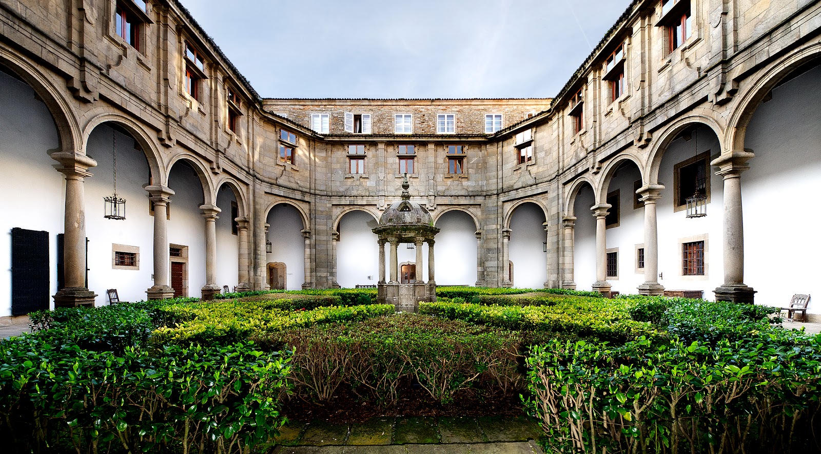 Hostal Real de Santiago de Compostela, hotel accommodation in Santiago de Compostela on the Camino Frances