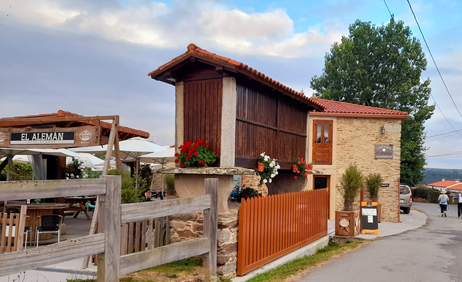 Albergue El Aleman, hostel accommodation in Boente on the Camino Frances