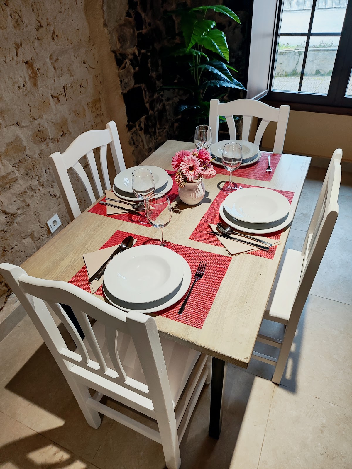 HOSTAL RESTAURANTE LA SENDA, guesthouse accommodation in Camponaraya on the Camino Frances