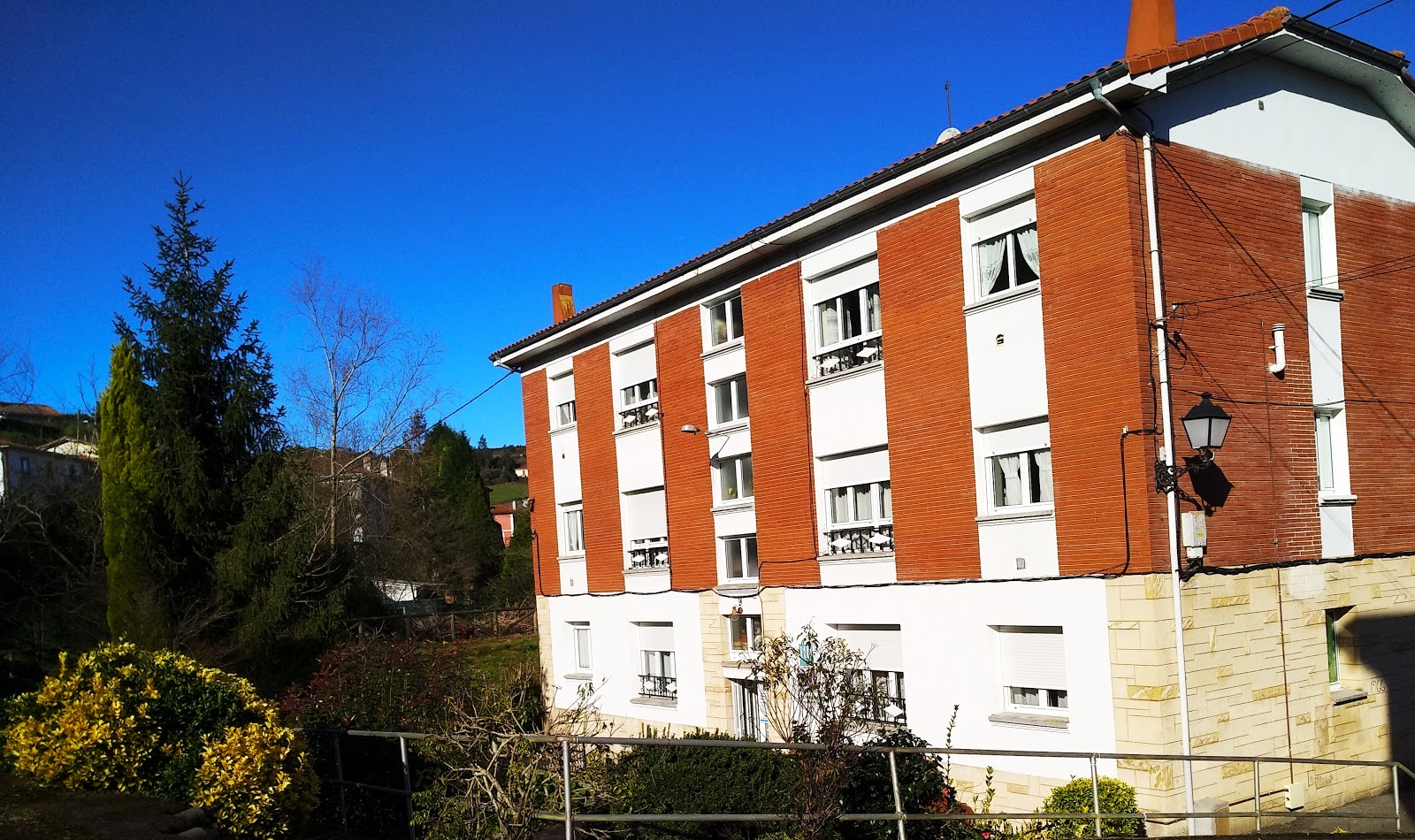 Hostal Paulino w/ pilgrim room rates, pension accommodation in Soto de Luiña on the Camino del Norte