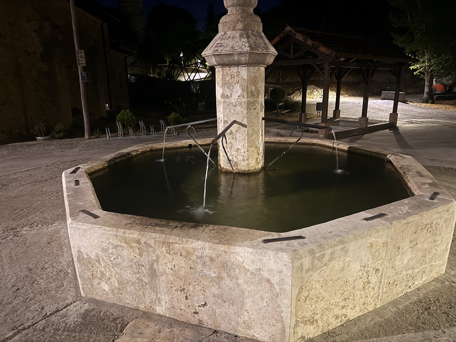 Albergue municipal San Roque, hostel accommodation in Villambistia on the Camino Frances