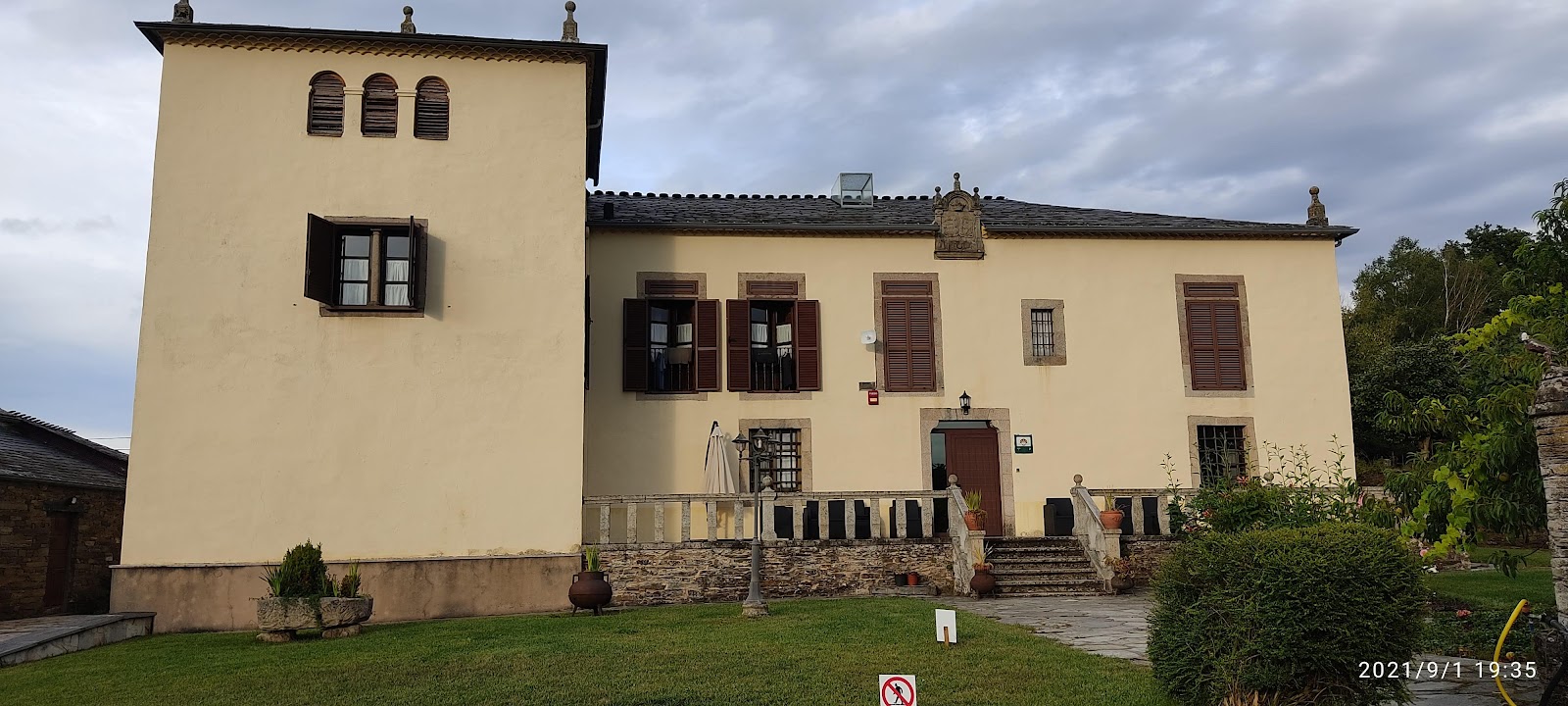 Pazo Torre Do Barrio, hotel accommodation in Calvor on the Camino Frances