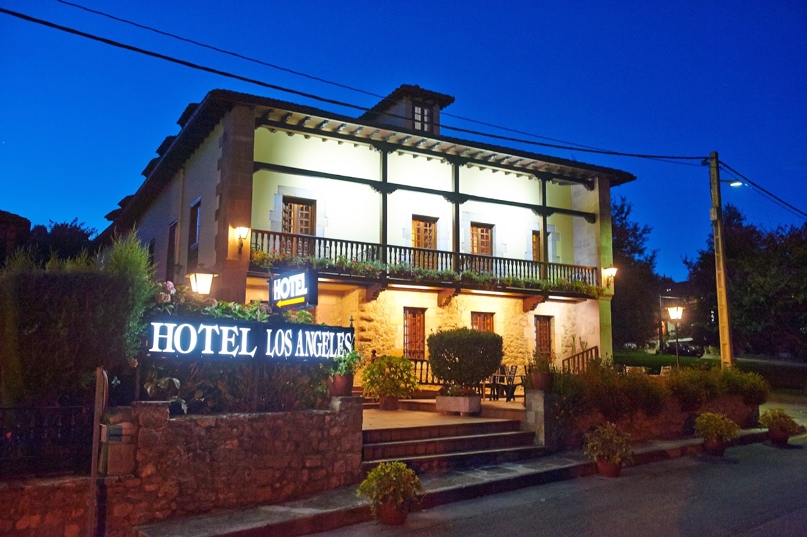 Hotel Los Angeles, hotel accommodation in Santillana del Mar on the Camino del Norte